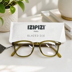 Stylish Bottle Green Eyewear for Eye Comfort