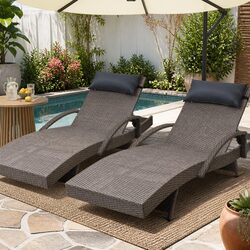Versatile Beach Recliner Wicker Sun Lounger with Comfort Features