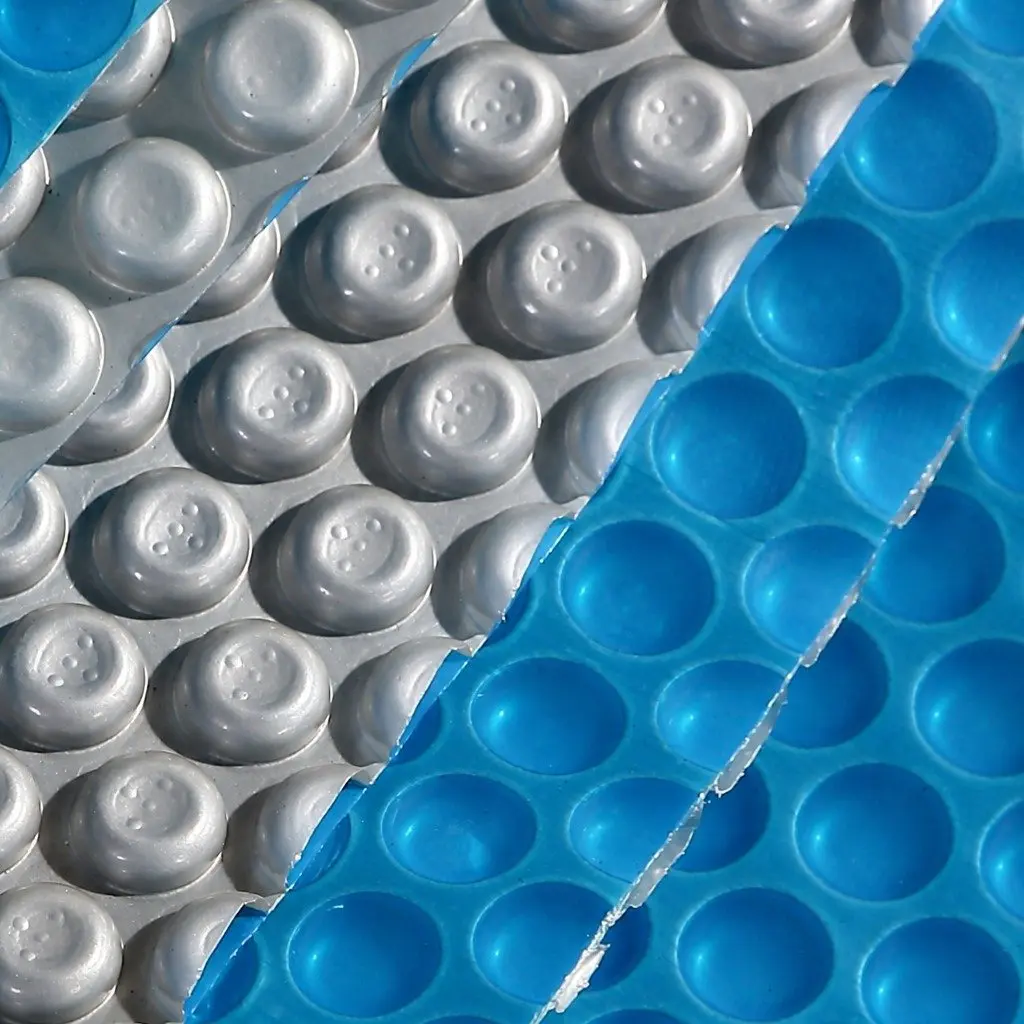 Solar Pool Cover 11m x 4m Durable 400 Micron Bubble Construction UV and Chemical Resistant