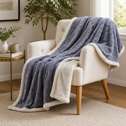 Stylish Double-Sided Fleece Blanket for a Cozy Home